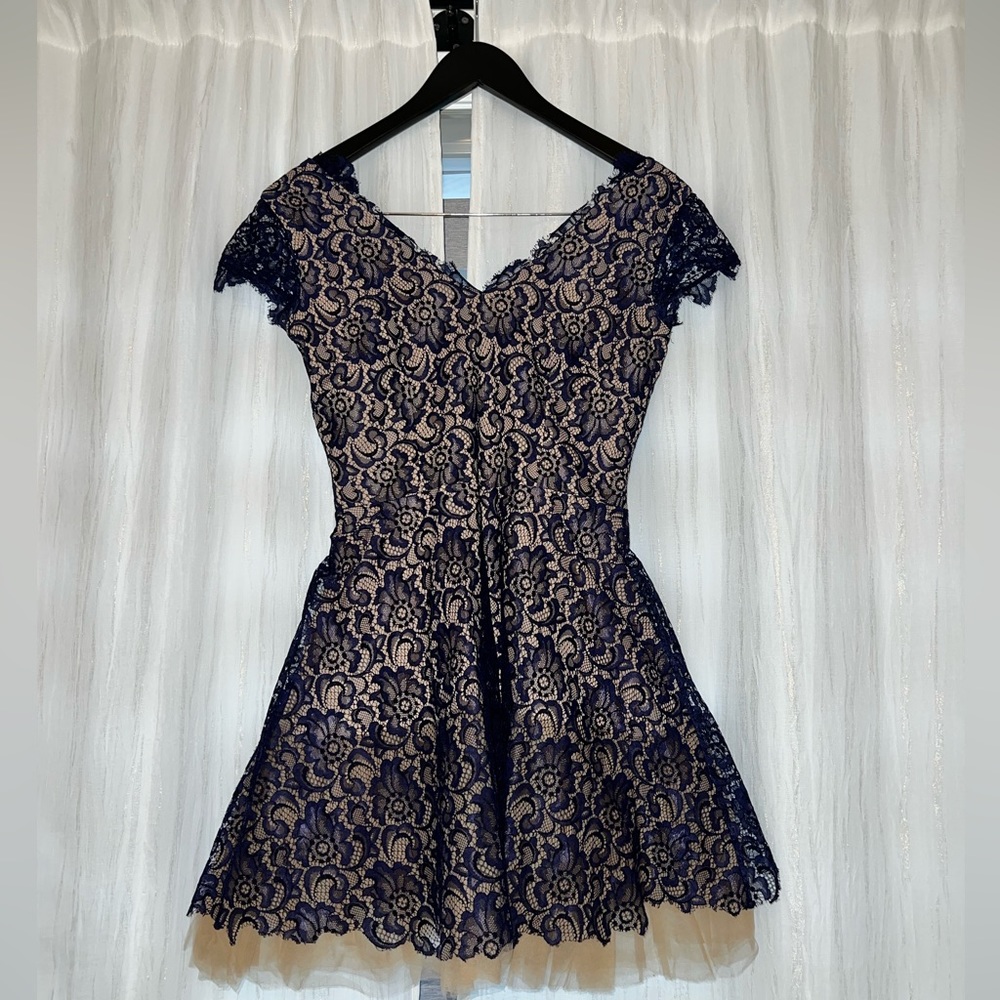 Nha Khanh Lace Cocktail Dress